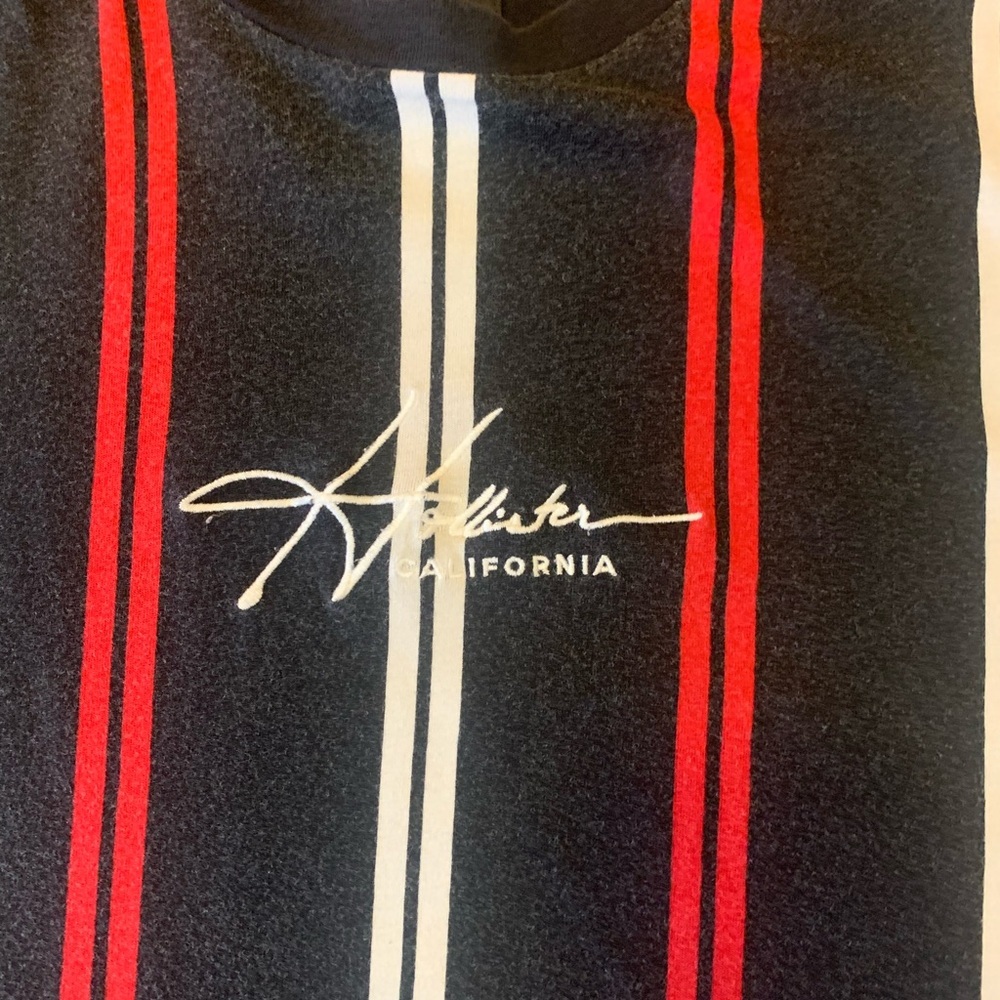 Hollister T-shirt Men’s XL Black with Red White Stripes Short Sleeve 100%cotton - Picture 3 of 7
